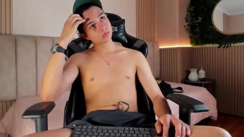 ethanlowell online show from March 18, 10:37 pm