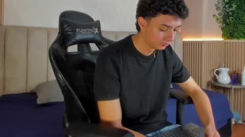 ethanlowell online show from February 26, 4:49 am