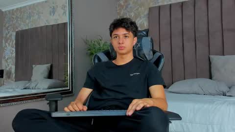 ethanlowell online show from September 24, 5:47 am