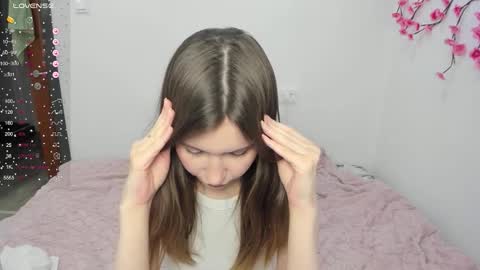 Veronica Tiia Lilith left to right online show from March 6, 12:20 am