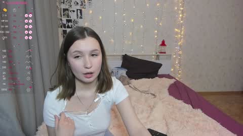 Veronica Tiia Lilith left to right online show from January 20, 5:04 am