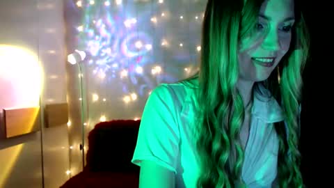 Snapshot of euphoria055 chatting on February 16, 4:21 pm Liana online show from February 16, 4:21 pm