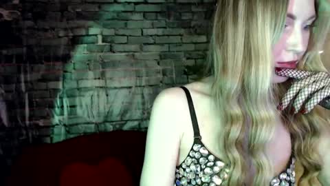 Snapshot of euphoria055 chatting on January 1, 8:15 pm Liana online show from January 1, 8:15 pm
