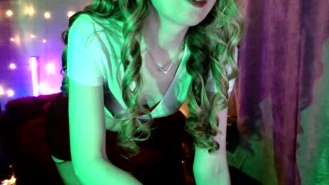 Snapshot of euphoria055 chatting on January 31, 9:05 am Liana online show from January 31, 9:05 am