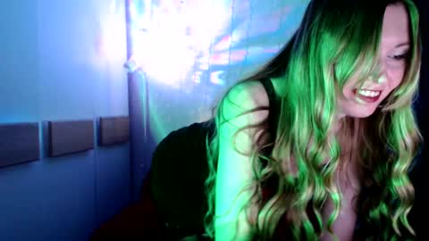 Snapshot of euphoria055 chatting on March 11, 2:29 pm Liana online show from March 11, 2:29 pm