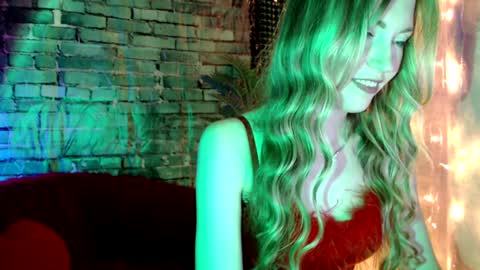 Snapshot of euphoria055 chatting on January 8, 2:35 pm Liana online show from January 8, 2:35 pm