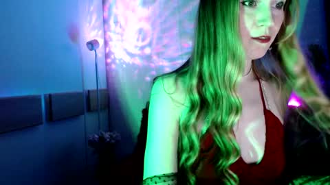 Snapshot of euphoria055 chatting on March 1, 11:17 am Liana online show from March 1, 11:17 am
