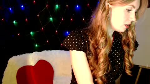 Snapshot of euphoria055 chatting on December 18, 11:02 am Liana online show from December 18, 11:02 am