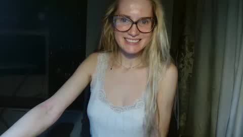 Snapshot of eva2323 chatting on March 8, 4:06 pm eva2323 online show from March 8, 4:06 pm