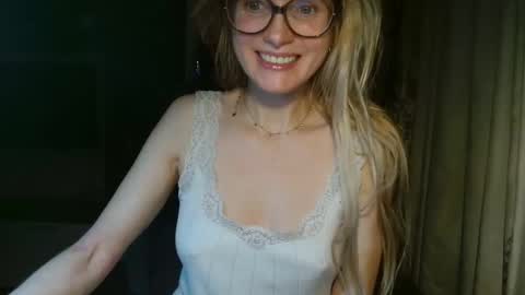 Snapshot of eva2323 chatting on March 9, 5:06 pm eva2323 online show from March 9, 5:06 pm