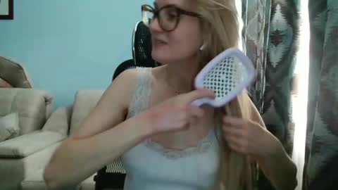 Snapshot of eva2323 chatting on March 7, 12:34 pm eva2323 online show from March 7, 12:34 pm