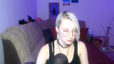 eva_forrest online show from February 22, 11:57 pm