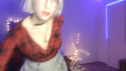 eva_forrest online show from February 1, 5:05 pm