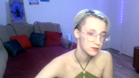 eva_forrest online show from March 1, 7:15 pm