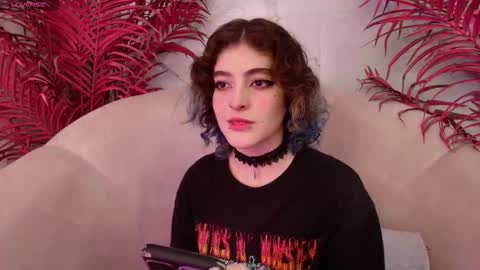 E V A online show from January 14, 8:50 pm