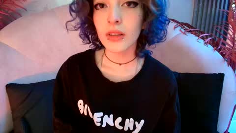 E V A online show from October 20, 7:41 pm