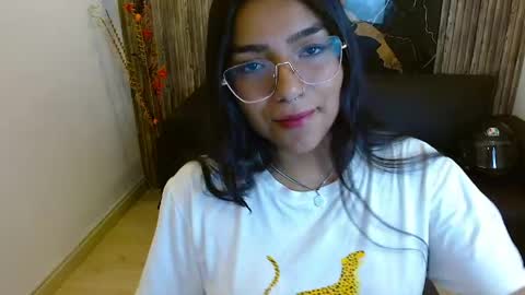 eva_luna699425 online show from May 13, 4:16 pm