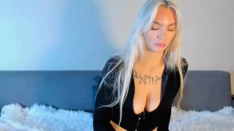 Snapshot of eva_re chatting on September 12, 6:15 am Eva online show from September 12, 6:15 am