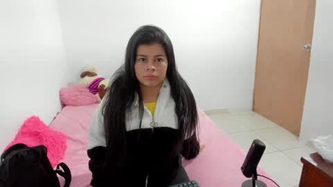 Estefania online show from February 19, 8:19 pm