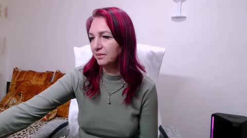 EvadesireONE online show from March 8, 8:18 am