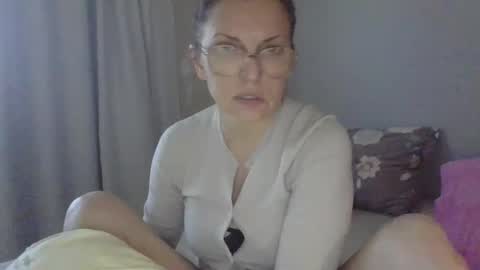 evaglad online show from October 3, 4:32 am