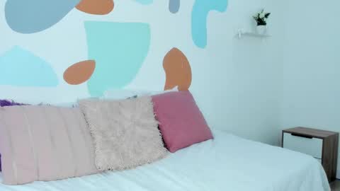 Snapshot of evalunna__ chatting on February 27, 8:42 pm Eva Luna online show from February 27, 8:42 pm