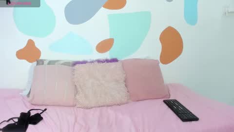 Snapshot of evalunna__ chatting on February 24, 8:36 pm Eva Luna online show from February 24, 8:36 pm