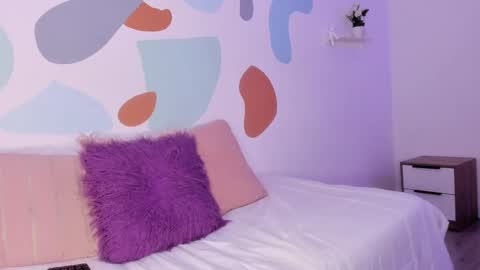 Snapshot of evalunna__ chatting on February 20, 8:25 pm Eva Luna online show from February 20, 8:25 pm