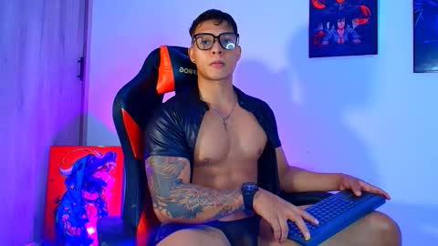 EVAN GREY online show from November 11, 12:02 am