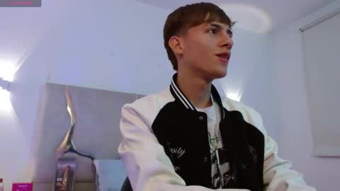 evan_tay online show from April 2, 2:52 am