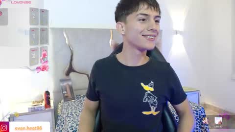 evan_tay online show from February 14, 4:15 am