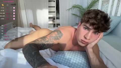 evan_white_ online show from September 9, 7:19 am