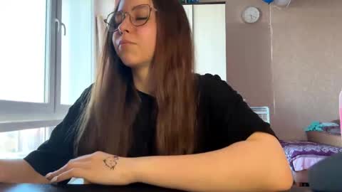 Mia online show from March 22, 2:54 pm