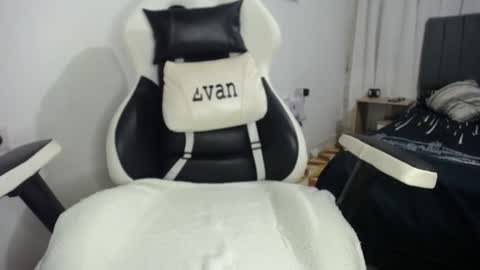 Evan online show from March 1, 9:18 am