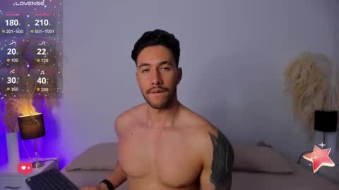 E V A N S online show from October 6, 8:59 pm