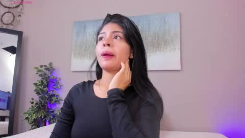 evasoto_ online show from June 7, 1:05 pm