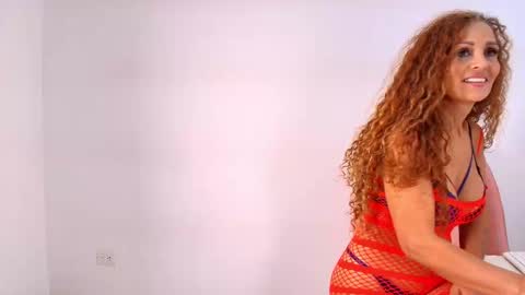 Snapshot of evasweet__ chatting on February 9, 10:54 pm EVA LUNA online show from February 9, 10:54 pm