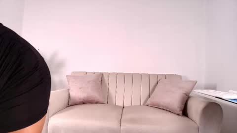 Snapshot of evasweet__ chatting on February 18, 10:25 pm EVA LUNA online show from February 18, 10:25 pm