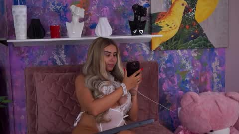 Snapshot of evazane chatting on September 18, 5:28 pm Eva online show from September 18, 5:28 pm