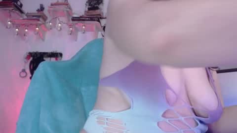 Eve Blue  friends. IG eve blue77 TW EveBlue 1 OF eveblue7 online show from September 26, 4:31 am