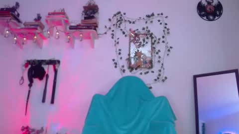 Eve Blue  friends. IG eve blue77 TW EveBlue 1 OF eveblue7 online show from September 30, 1:49 am