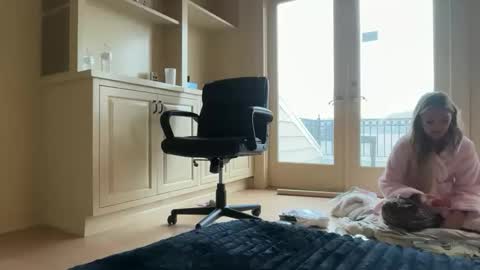 evebrooksss online show from December 15, 6:59 pm