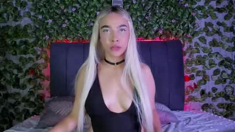 E V E L I N online show from October 8, 3:02 am