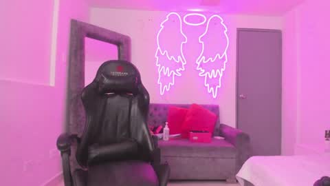 evelin__thompsson online show from April 22, 4:08 am