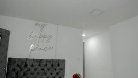 evelin__thompsson online show from April 23, 4:09 am