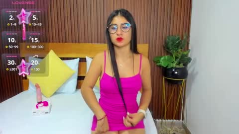Snapshot of evelin_leroy chatting on February 10, 12:08 pm BELLA online show from February 10, 12:08 pm