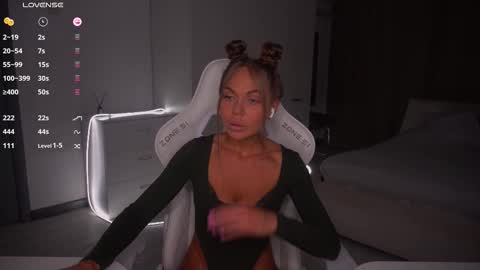 Evelina online show from October 26, 2:29 pm