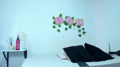 Evelin Miller online show from November 16, 4:09 pm