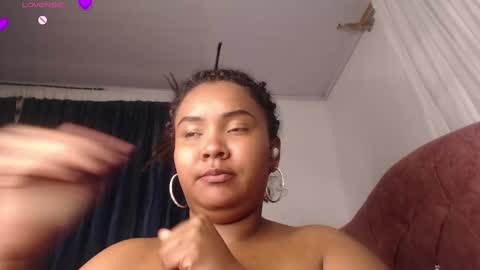 Snapshot of evelyn_sandoval chatting on March 10, 6:16 am Evelyn Sandoval online show from March 10, 6:16 am