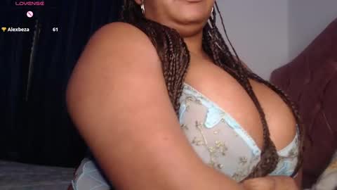 Snapshot of evelyn_sandoval chatting on February 20, 8:17 am Evelyn Sandoval online show from February 20, 8:17 am